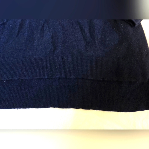 Neiman Marcus Womens Deep Blue V-Neck 100% Cashmere Sweater Size Medium - Picture 7 of 11